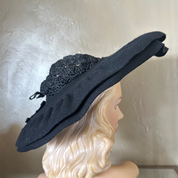 IRRESISTIBLE 1940s\' BLACK FELT/STRAW HAT - WIDE DOUBLE FELT BRIM & STRAW CROWN main image 7